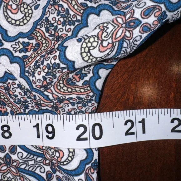 DR2 Women’s Medium Mosaic Print Cinched V-Neck Blouse Short Sleeve Top - Picture 12 of 12